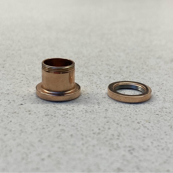 BODY VIBE👂🏼00g Rose Gold Screw Fit Tunnel Plugs - Picture 3 of 6